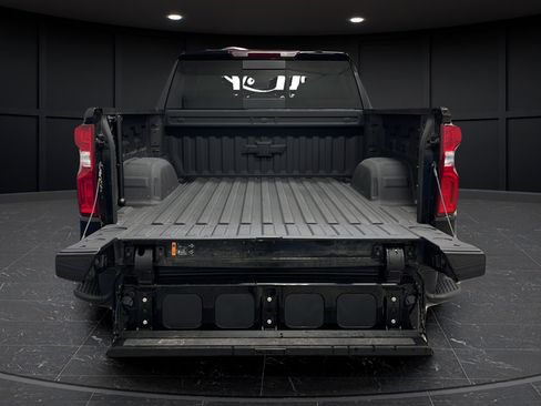 Used 2025 Chevrolet Silverado 1500 RST w/ Redline Edition AWD/4WD image 6