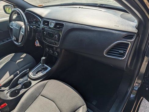 Used 2013 Chrysler 200 Touring FWD image 13