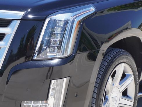 Used 2018 Cadillac Escalade ESV Premium Luxury AWD/4WD image 2