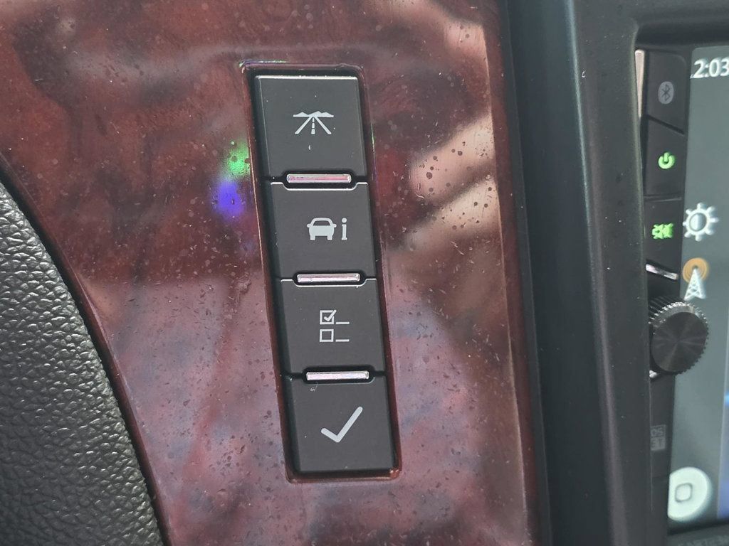 Used 2014 Cadillac Escalade Luxury RWD image 18