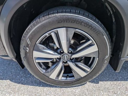 Used 2025 Nissan Rogue SL FWD image 11
