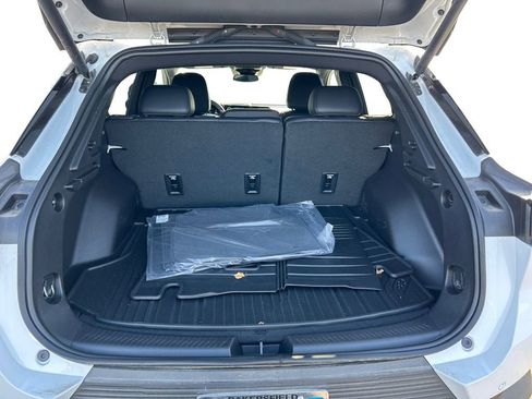 New 2026 Chevrolet Equinox EV LT w/ LPO, Blackout Package FWD image 19