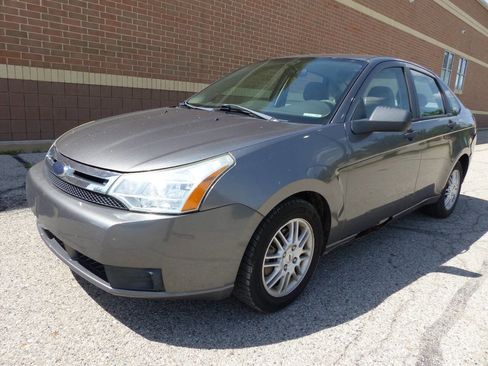 Used 2010 Ford Focus SE FWD image 6