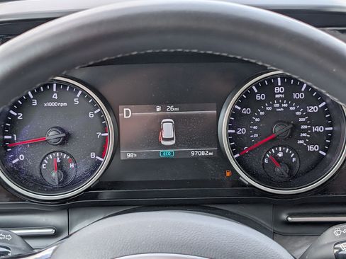 Used 2024 Kia Carnival EX FWD image 25