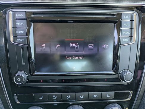 Used 2017 Volkswagen Passat 1.8T SE image 22