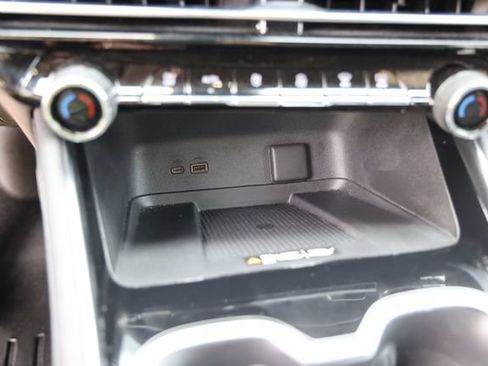 Used 2024 Chevrolet Traverse LT FWD image 26