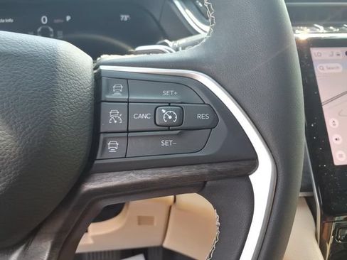 Certified 2023 Jeep Grand Cherokee L Limited AWD/4WD image 29