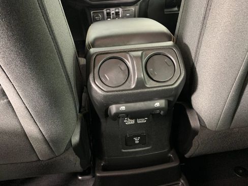 Used 2025 Jeep Wrangler Unlimited Sahara w/ Safety Group AWD/4WD image 32