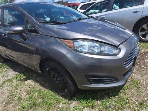 Used 2014 Ford Fiesta SE FWD image 3