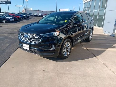 Used 2024 Ford Edge Titanium image 2