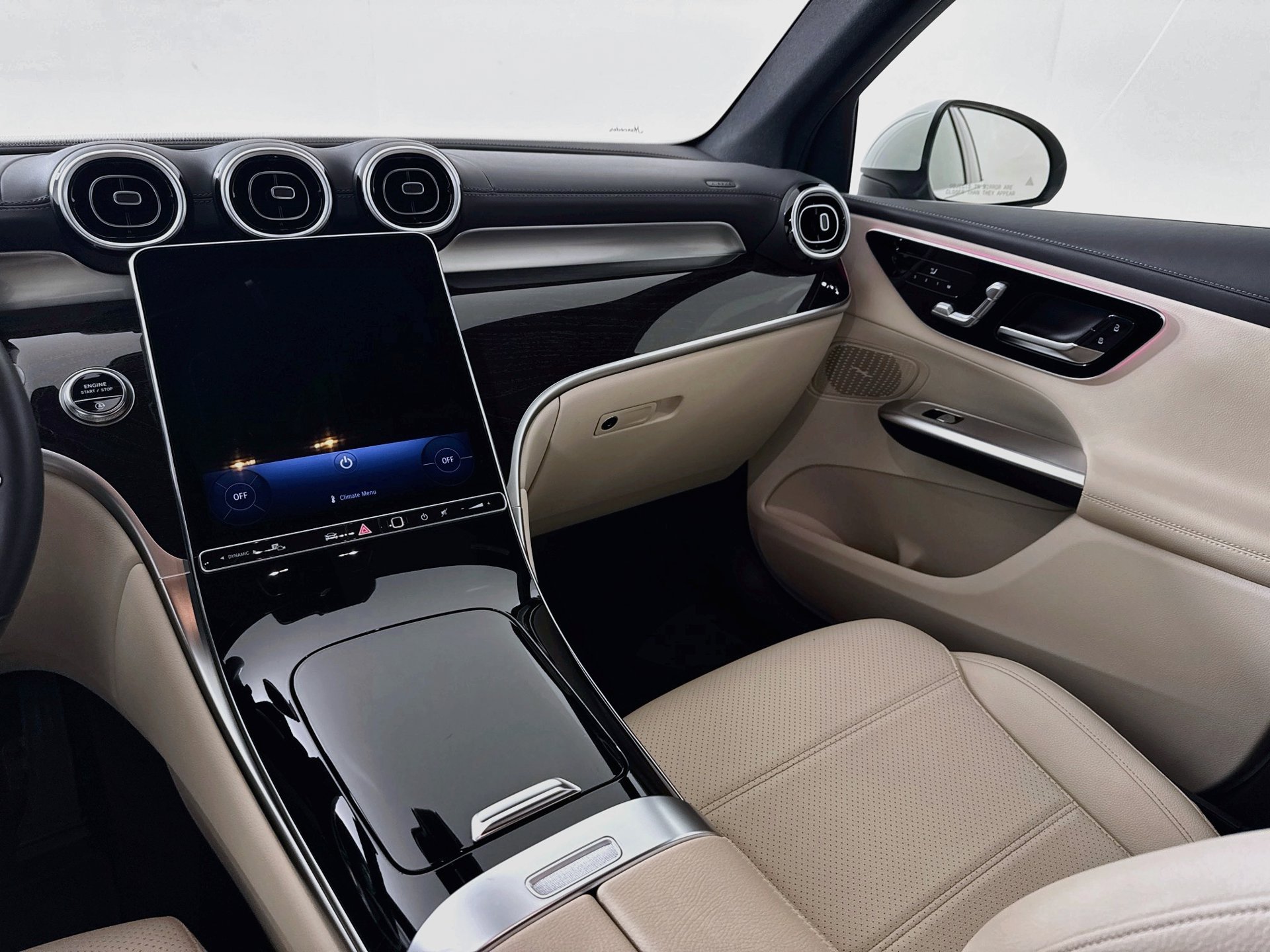 Certified 2025 Mercedes-Benz GLC 300 image 24