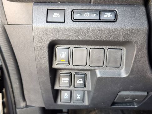Used 2023 Nissan Frontier PRO-4X w/ Technology Package AWD/4WD image 22