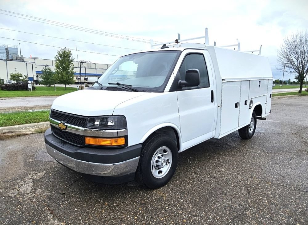Used 2023 Chevrolet Express 3500 w/ Power Convenience Package RWD image 3
