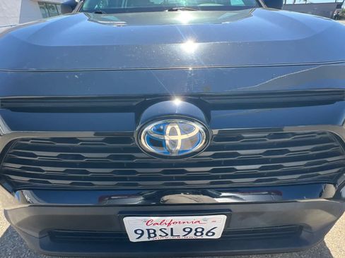 Used 2022 Toyota RAV4 LE AWD/4WD image 12