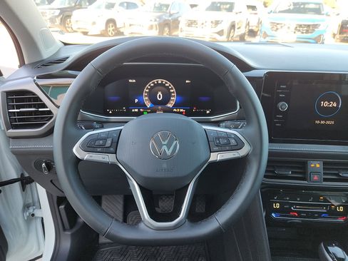 New 2026 Volkswagen Taos SE image 16