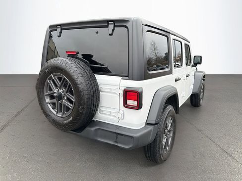 Used 2024 Jeep Wrangler Sport S image 4