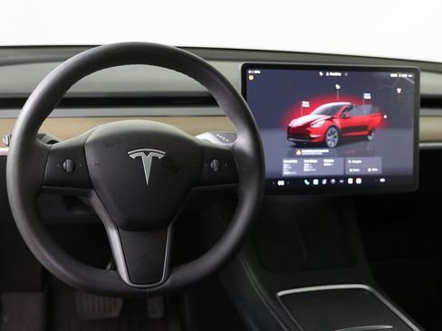 Used 2024 Tesla Model Y Long Range image 3