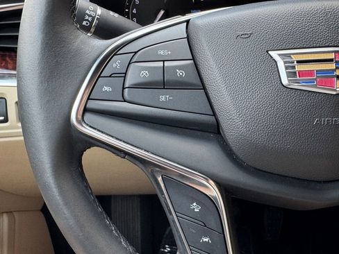 Used 2018 Cadillac XT5 Premium Luxury FWD image 32