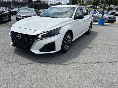 Used 2025 Nissan Altima 2.5 SV AWD/4WD image 7