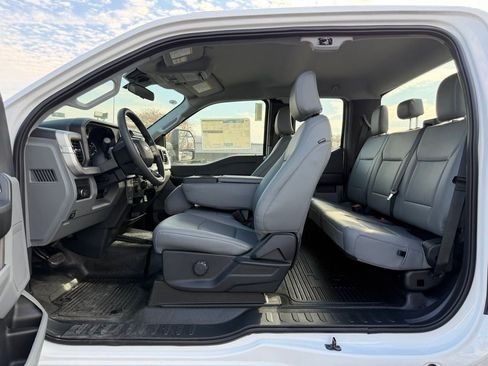 New 2026 Ford F250 XL w/ XL Chrome Package RWD image 11
