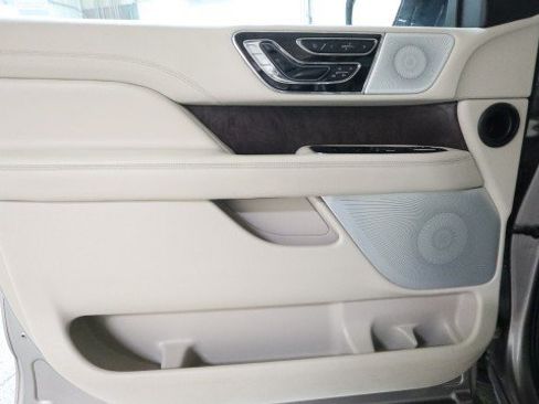 Used 2019 Lincoln Navigator L Reserve AWD/4WD image 14