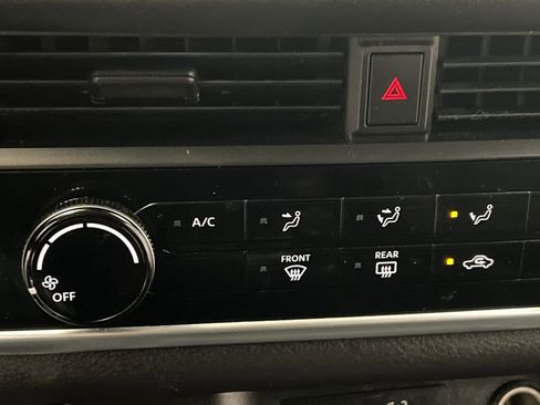 Used 2024 Nissan Rogue S image 44