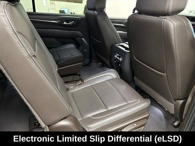 Used 2023 GMC Yukon XL Denali AWD/4WD image 12