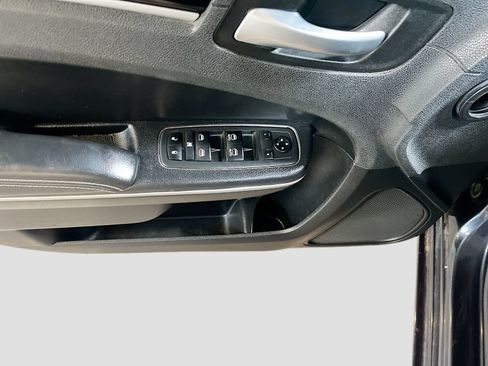 Used 2019 Chrysler 300 S AWD/4WD image 17