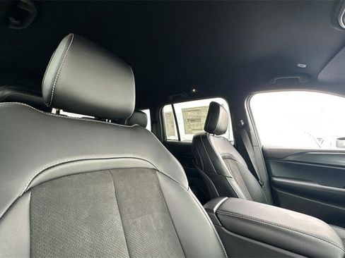 New 2025 Jeep Grand Cherokee Altitude image 17