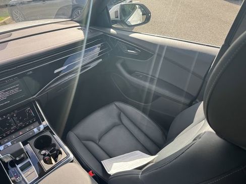 Used 2024 Audi Q8 Premium Plus image 16