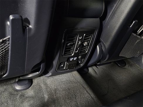 Used 2017 Jeep Grand Cherokee Overland w/ Jeep Active Safety Group image 29