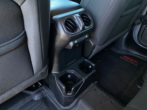 Used 2022 Jeep Wrangler Unlimited Sport image 29