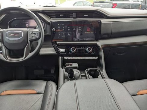 Used 2025 GMC Sierra 1500 AT4 w/ AT4 Premium Package AWD/4WD image 17