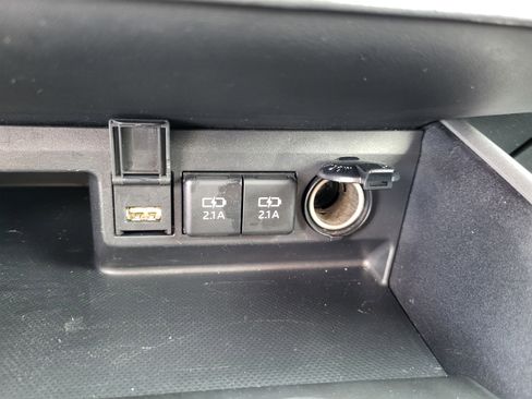 Used 2020 Toyota Highlander XLE image 31