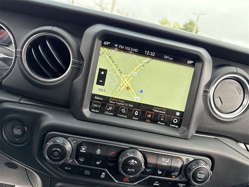 Used 2022 Jeep Wrangler Unlimited Sahara w/ Cold Weather Group image 24