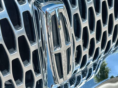 Used 2023 Lincoln Nautilus Reserve w/ Equipment Group 201A FWD image 14