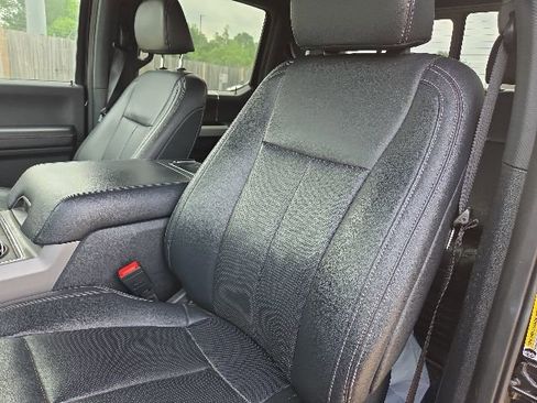 Used 2022 Ford F250 Lariat w/ Black Appearance Package AWD/4WD image 8