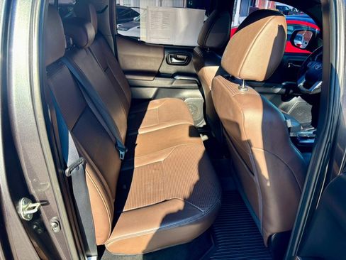 Used 2017 Toyota Tacoma Limited image 15
