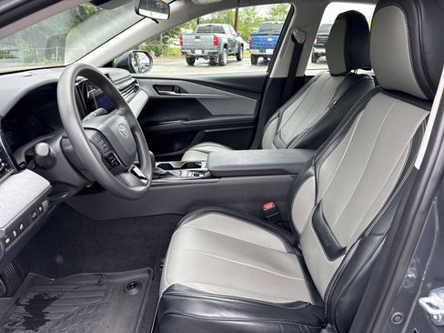 Used 2025 Toyota Camry LE FWD image 11