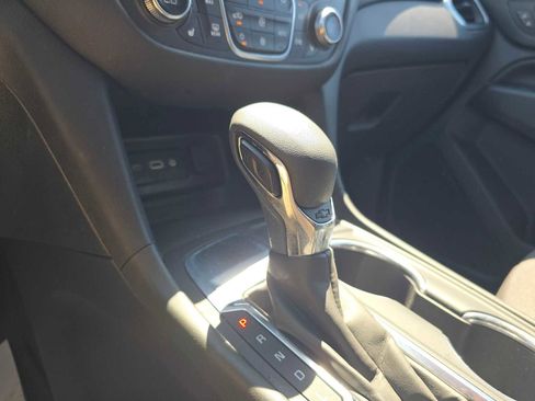 Used 2022 Chevrolet Equinox LT FWD image 32