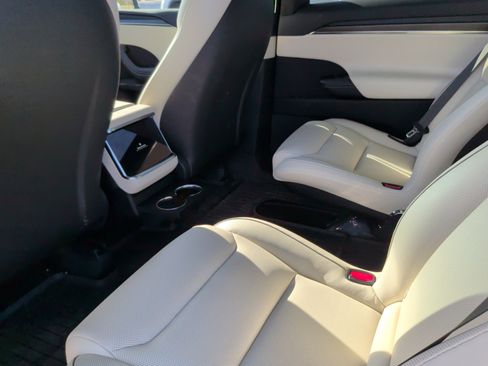 Used 2023 Tesla Model X Plaid image 35