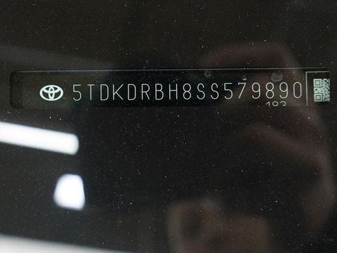 Used 2025 Toyota Highlander XSE AWD/4WD image 33