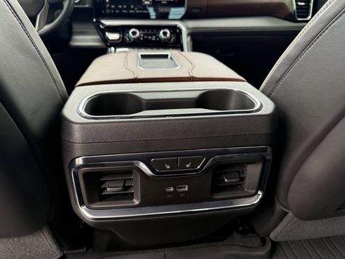 Used 2022 GMC Sierra 1500 Denali Ultimate AWD/4WD image 11