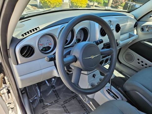 Used 2009 Chrysler PT Cruiser FWD image 18