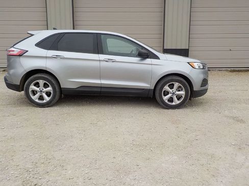 Used 2021 Ford Edge SE image 4