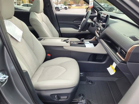 New 2026 Toyota Grand Highlander AWD Hybrid image 14