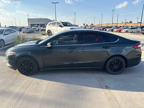 Used 2016 Ford Fusion SE FWD image 2