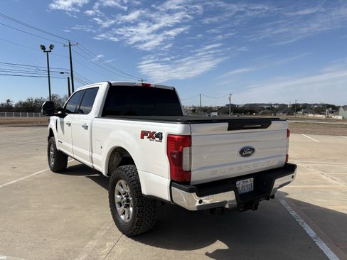 Used 2017 Ford F250 Lariat w/ Lariat Ultimate Package image 3