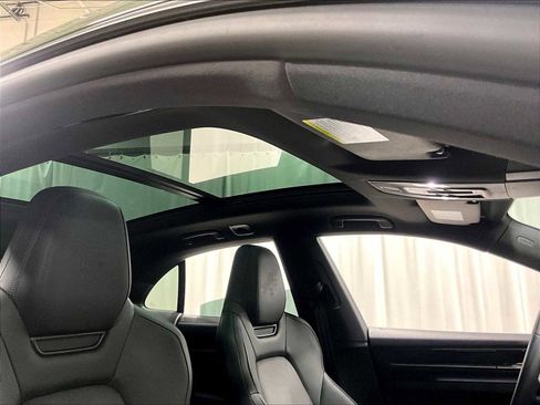 Used 2025 Porsche Macan 4 Electric image 26