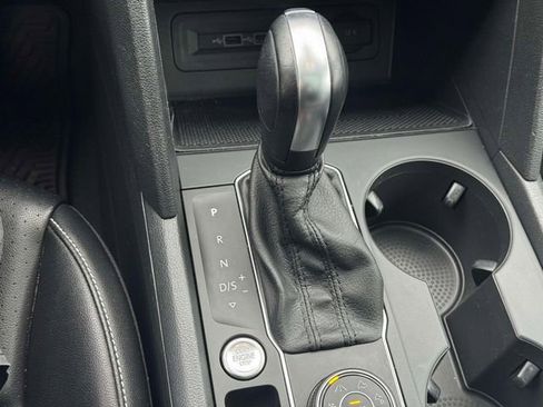 Used 2020 Volkswagen Atlas Cross Sport SE w/ Panoramic Sunroof Package image 36